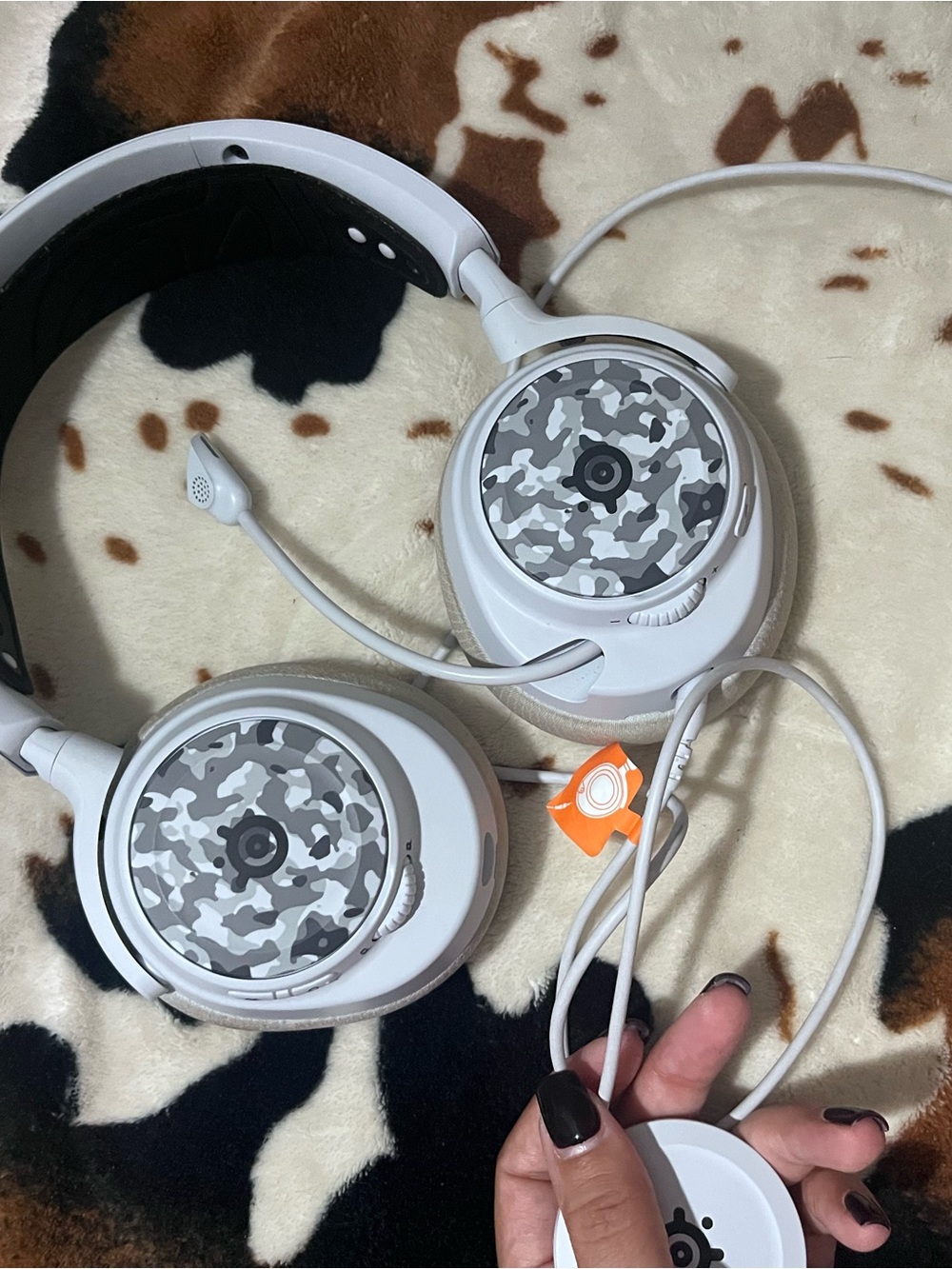SteelSeries Over-Ear Headphones in White with Gray Camo Ear Cups